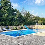 Apartmán Cozy In With Swimming Pool *