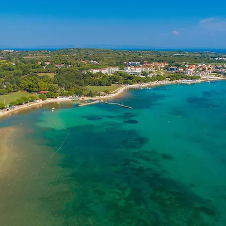 Cozy In With Swimming Pool Μεντουλίν